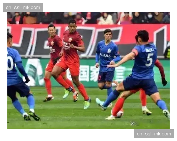 上海德比双方防守端强势，上半场均未能得分陷入僵局